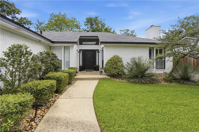 3710 Valley Oaks Drive, Bryan, TX 77802