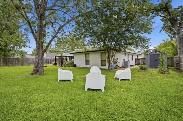 3710 Valley Oaks Drive, Bryan, TX 77802
