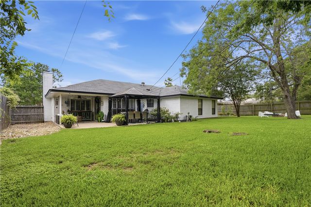 3710 Valley Oaks Drive, Bryan, TX 77802