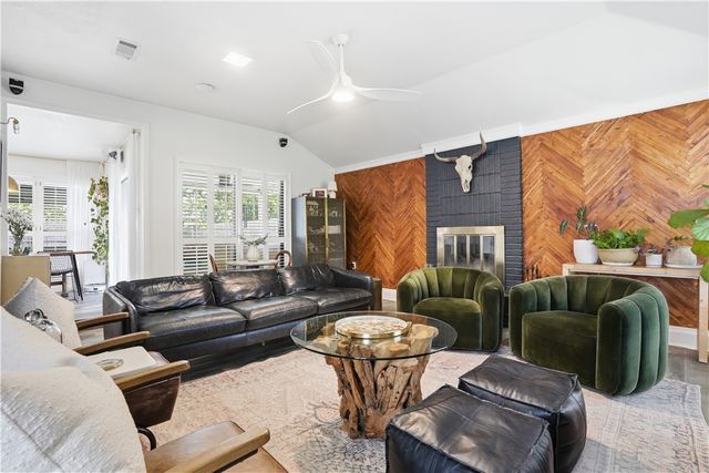 3710 Valley Oaks Drive, Bryan, TX 77802