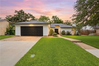 3710 Valley Oaks Drive, Bryan, TX 77802