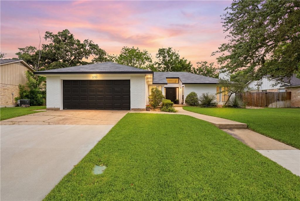 3710 Valley Oaks Drive, Bryan, TX 77802