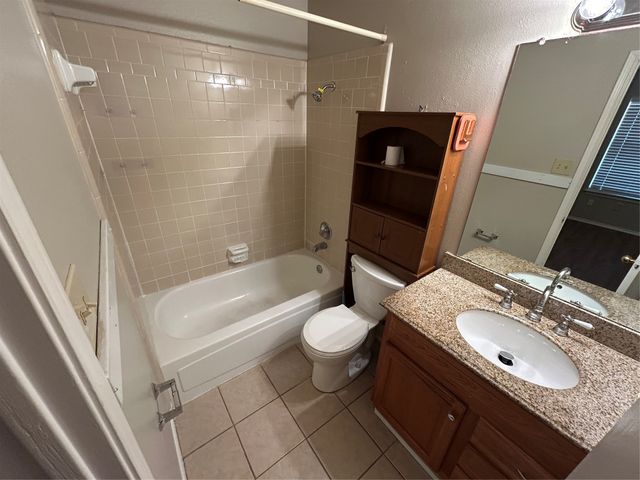 5425 Stagetrail Drive, Arlington, TX 76017