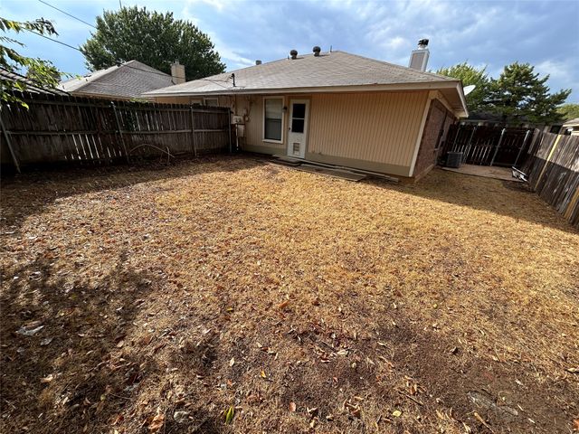 5425 Stagetrail Drive, Arlington, TX 76017
