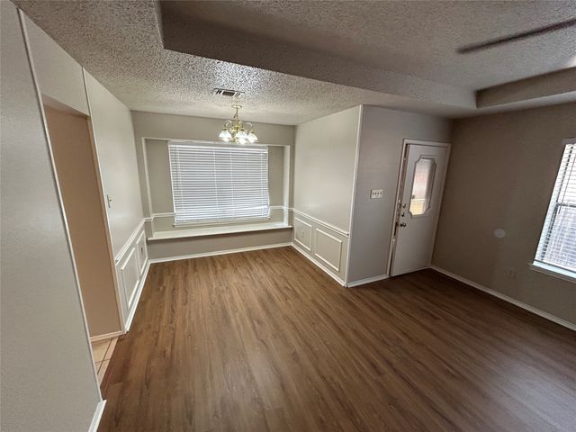 5425 Stagetrail Drive, Arlington, TX 76017