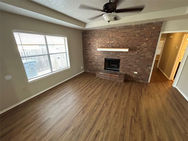 5425 Stagetrail Drive, Arlington, TX 76017