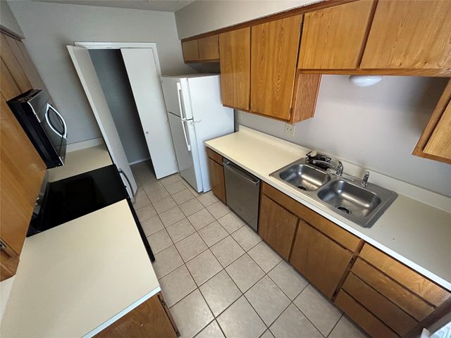 5425 Stagetrail Drive, Arlington, TX 76017