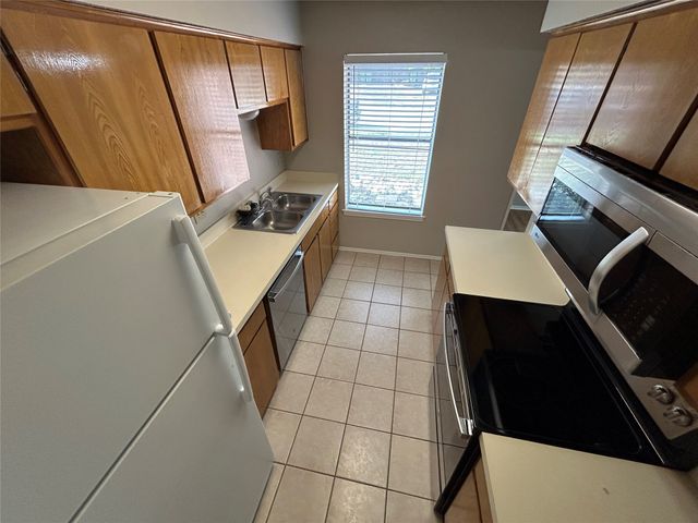 5425 Stagetrail Drive, Arlington, TX 76017