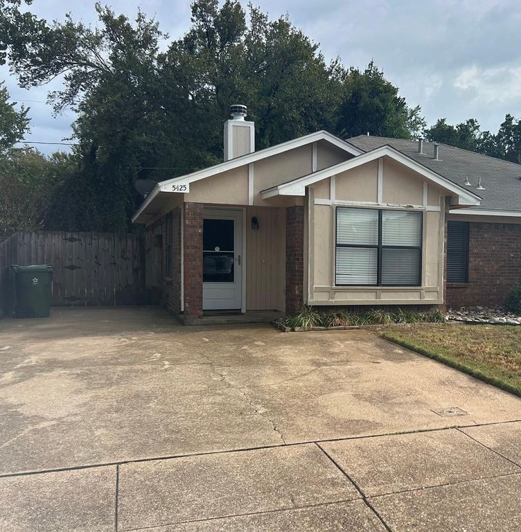 5425 Stagetrail Drive, Arlington, TX 76017