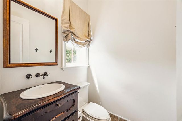 4904 Laurel Street, Bellaire, TX 77401