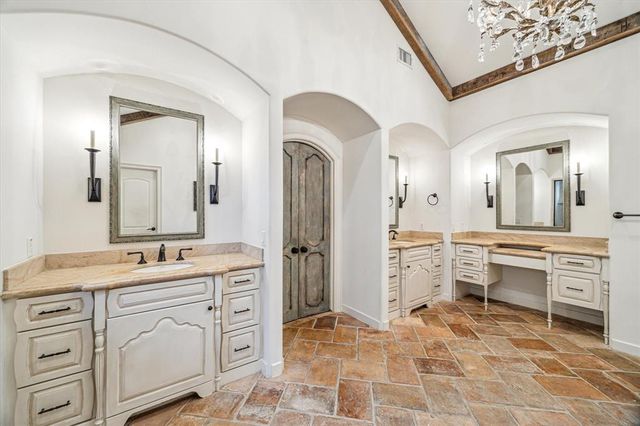 4904 Laurel Street, Bellaire, TX 77401