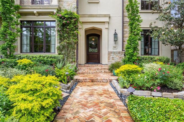 4904 Laurel Street, Bellaire, TX 77401