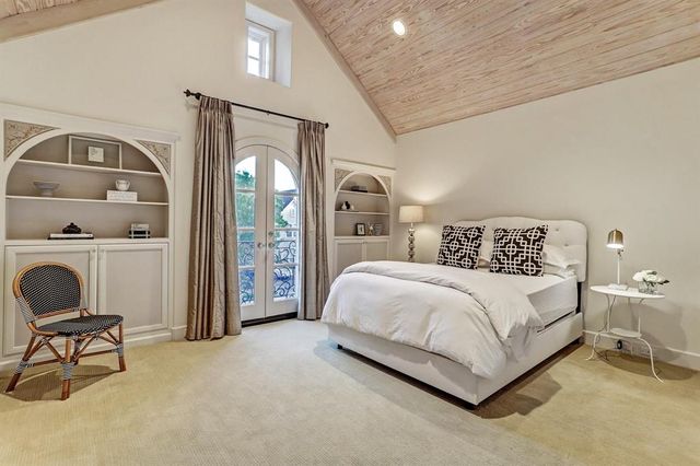 4904 Laurel Street, Bellaire, TX 77401