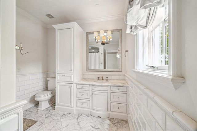 4904 Laurel Street, Bellaire, TX 77401