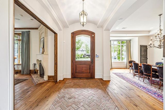 4904 Laurel Street, Bellaire, TX 77401