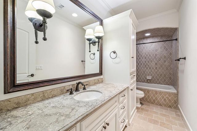 4904 Laurel Street, Bellaire, TX 77401