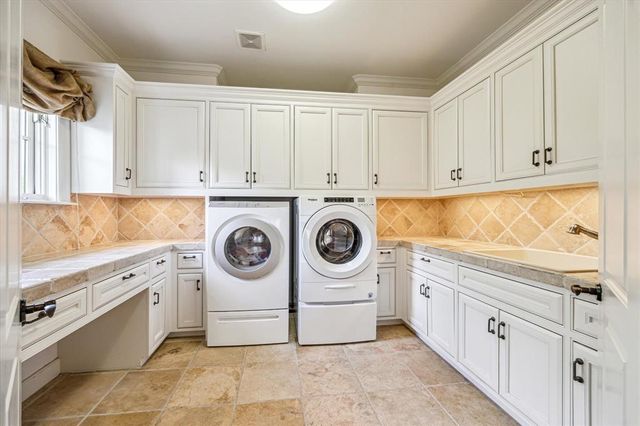 4904 Laurel Street, Bellaire, TX 77401