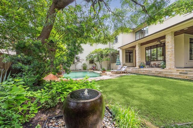 4904 Laurel Street, Bellaire, TX 77401
