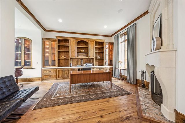 4904 Laurel Street, Bellaire, TX 77401