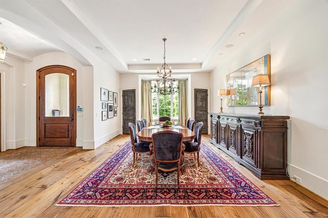 4904 Laurel Street, Bellaire, TX 77401