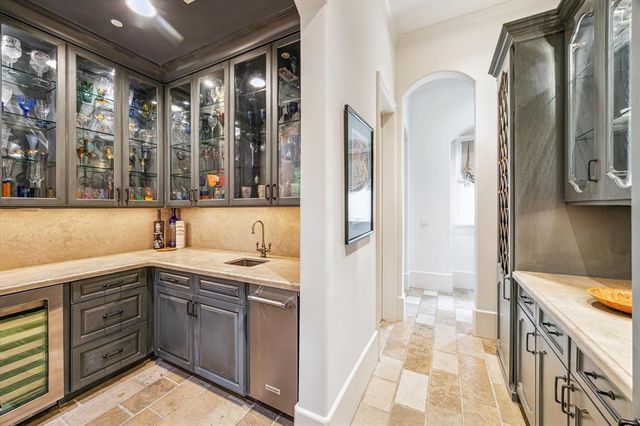 4904 Laurel Street, Bellaire, TX 77401