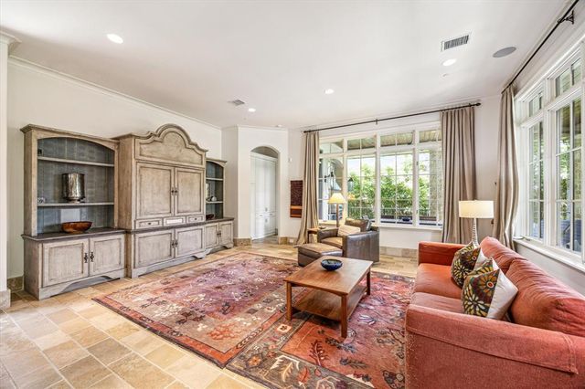 4904 Laurel Street, Bellaire, TX 77401