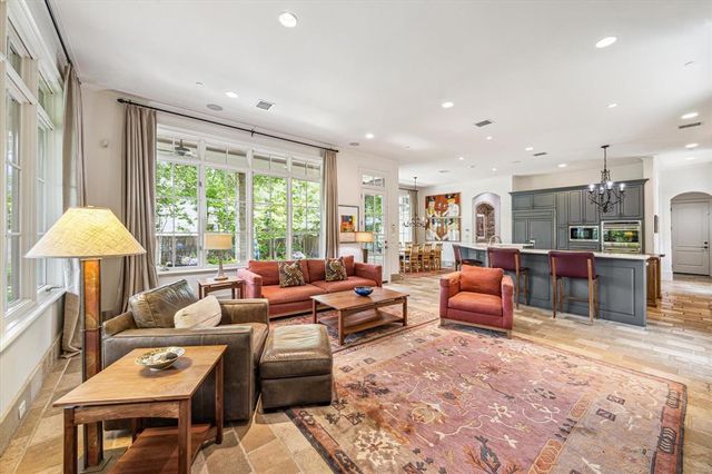 4904 Laurel Street, Bellaire, TX 77401