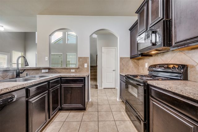 930 Fox Grove Lane, Providence Village, TX 76227