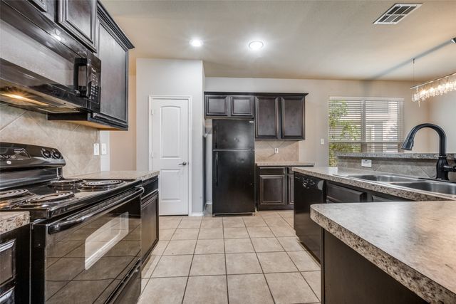 930 Fox Grove Lane, Providence Village, TX 76227