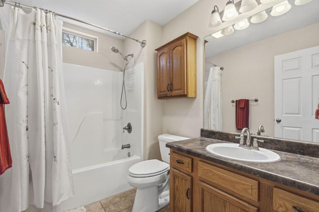 431 Pinewoods Village Drive, Hollister, MO 65672