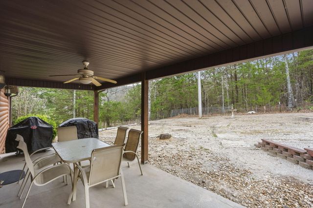 431 Pinewoods Village Drive, Hollister, MO 65672