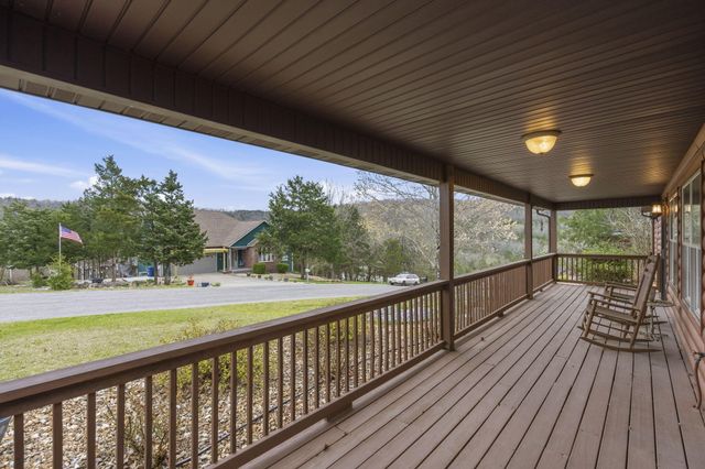 431 Pinewoods Village Drive, Hollister, MO 65672