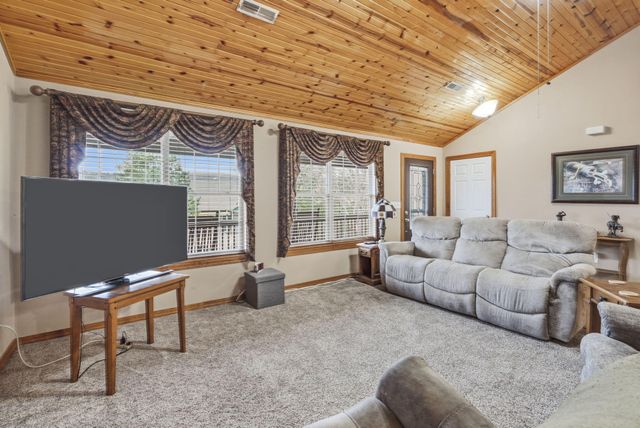 431 Pinewoods Village Drive, Hollister, MO 65672