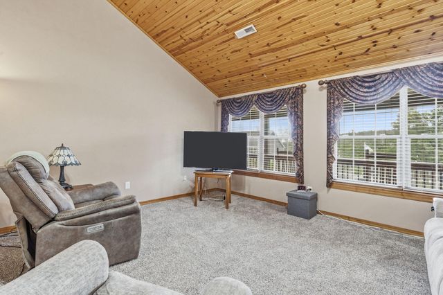 431 Pinewoods Village Drive, Hollister, MO 65672