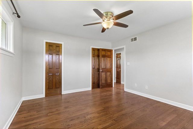 12024 Woodcrest CIRCLE, Franklin, WI 53132