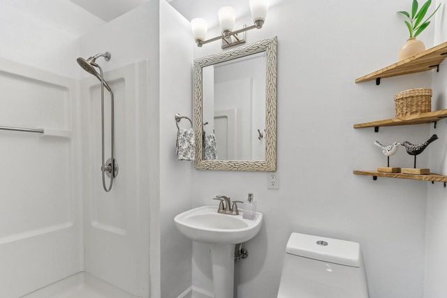 12024 Woodcrest CIRCLE, Franklin, WI 53132