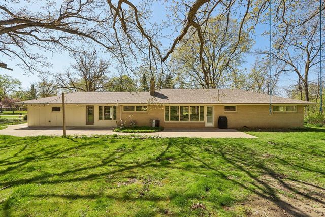 12024 Woodcrest CIRCLE, Franklin, WI 53132