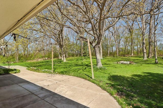 12024 Woodcrest CIRCLE, Franklin, WI 53132