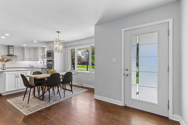 12024 Woodcrest CIRCLE, Franklin, WI 53132