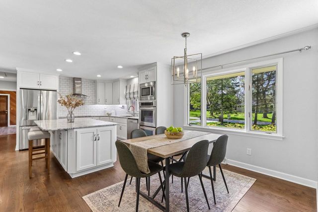 12024 Woodcrest CIRCLE, Franklin, WI 53132
