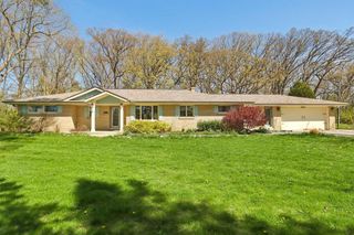 12024 Woodcrest CIRCLE, Franklin, WI 53132