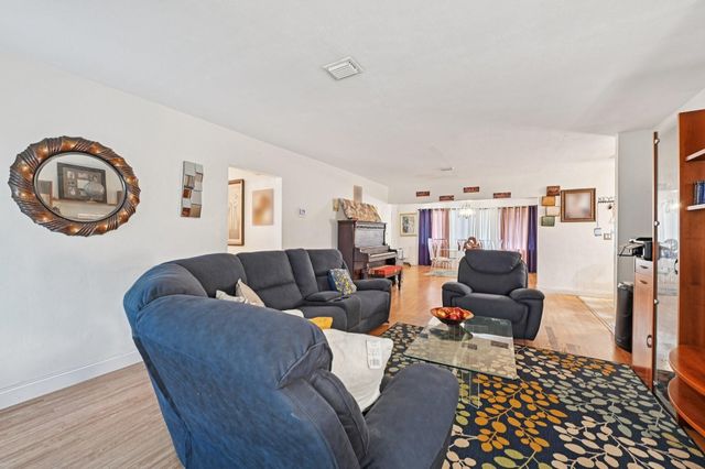 667 W Melrose Cir, Fort Lauderdale, FL 33312