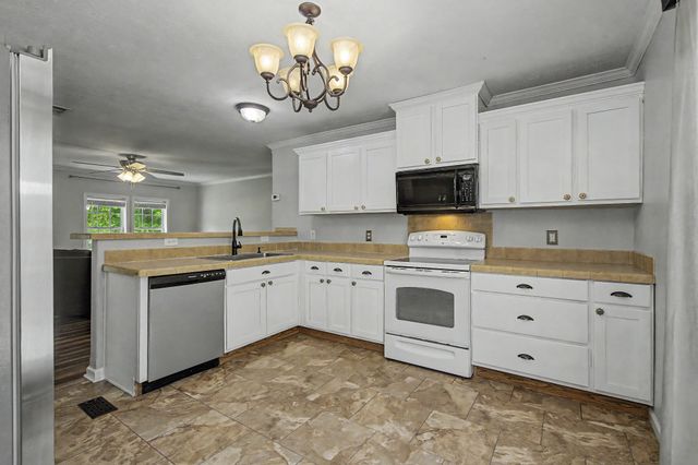 4630 York Landing Rd, Woodlawn, TN 37191