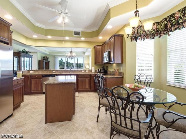 7877 Hawthorne DR 102, Naples, FL 34113
