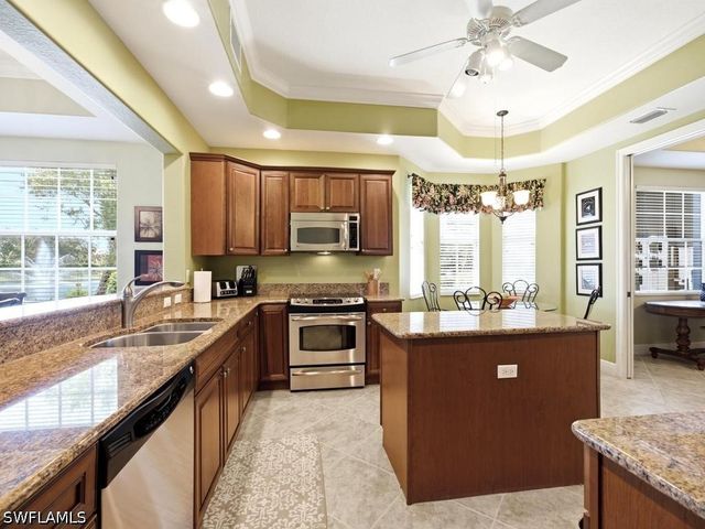 7877 Hawthorne DR 102, Naples, FL 34113