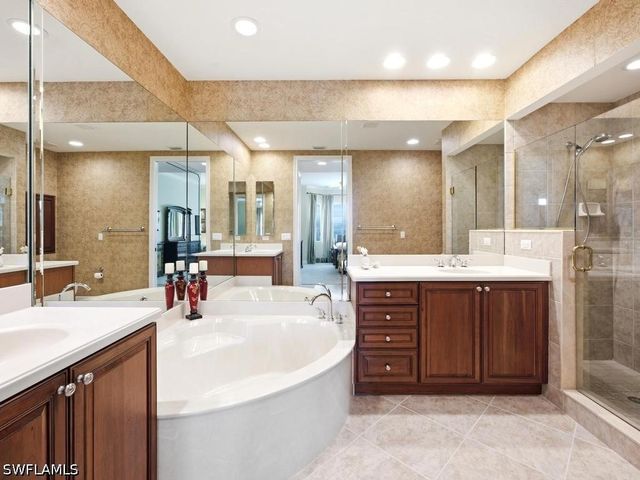 7877 Hawthorne DR 102, Naples, FL 34113