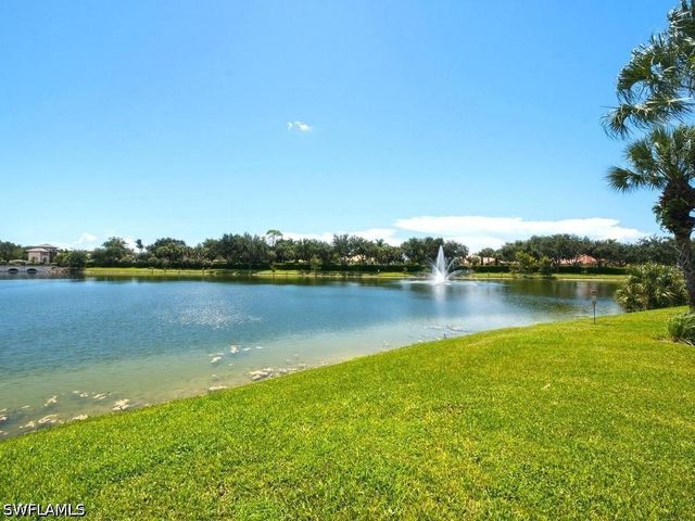 7877 Hawthorne DR 102, Naples, FL 34113