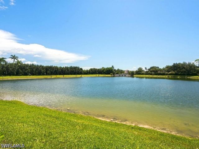 7877 Hawthorne DR 102, Naples, FL 34113
