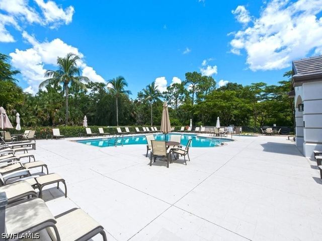 7877 Hawthorne DR 102, Naples, FL 34113