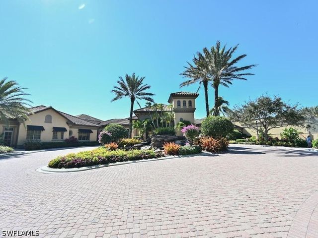 7877 Hawthorne DR 102, Naples, FL 34113